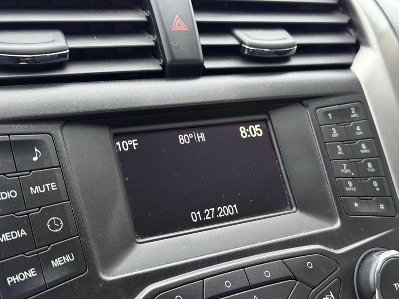 Ford Fusion Vehicle Full-screen Gallery Image 23