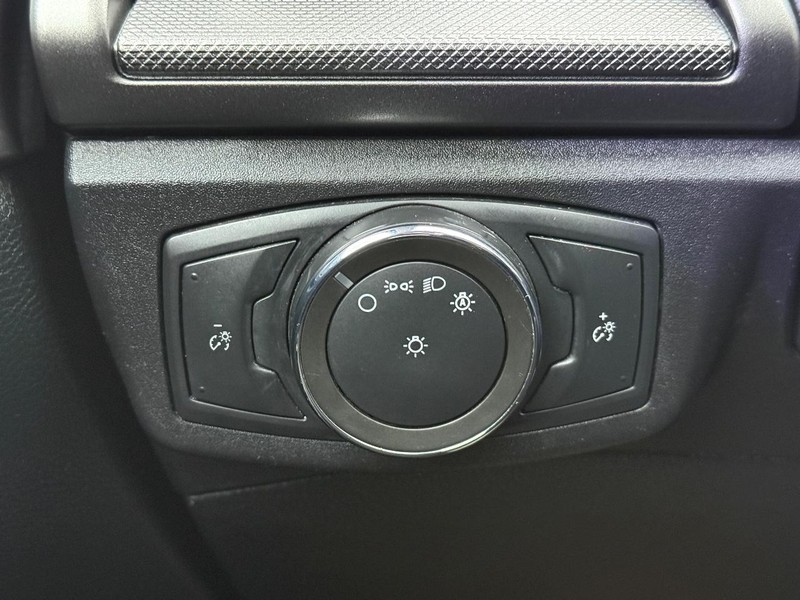 Ford Fusion Vehicle Full-screen Gallery Image 29