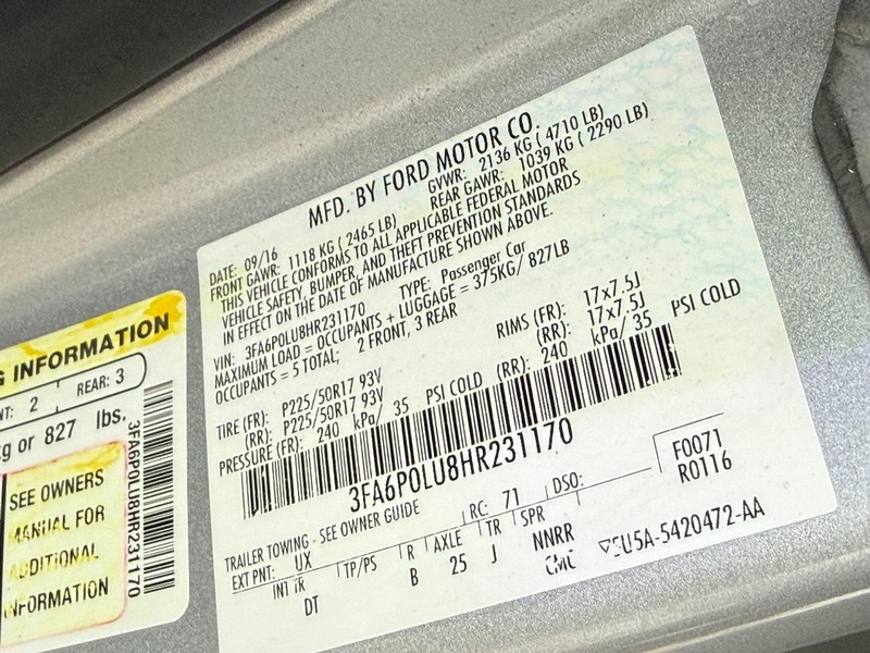 Ford Fusion Vehicle Full-screen Gallery Image 31