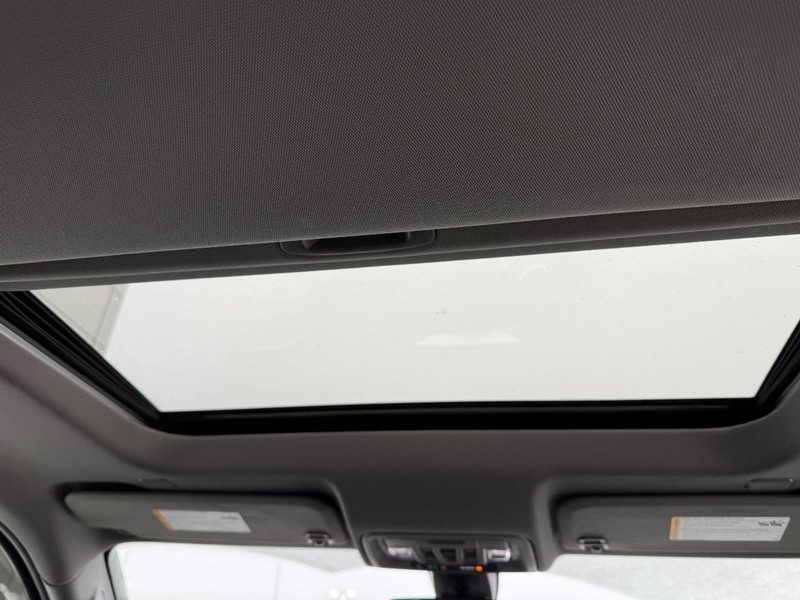 GMC Sierra 1500 Vehicle Full-screen Gallery Image 15