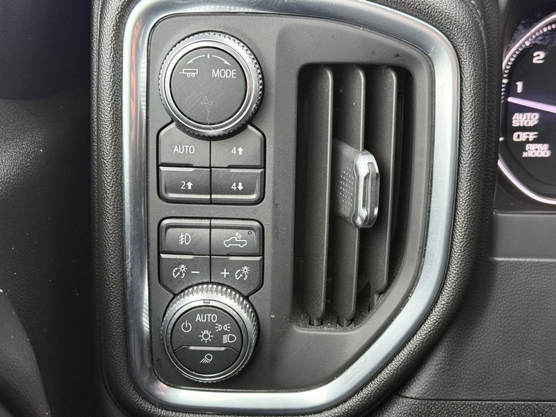 GMC Sierra 1500 Vehicle Full-screen Gallery Image 29