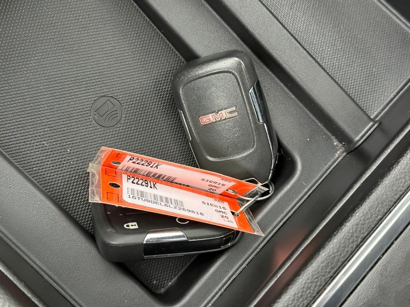 GMC Sierra 1500 Vehicle Full-screen Gallery Image 30