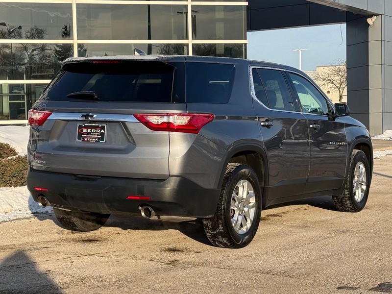 Chevrolet Traverse Vehicle Full-screen Gallery Image 03