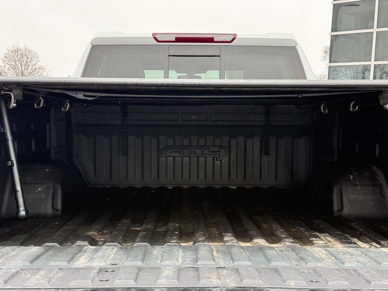 GMC Sierra 1500 Limited Vehicle Full-screen Gallery Image 09