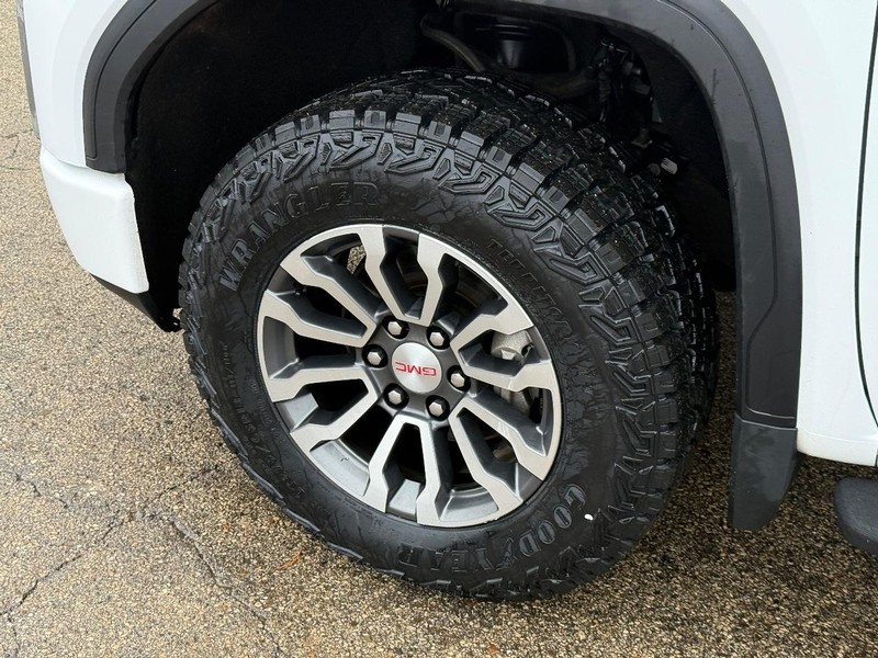 GMC Sierra 1500 Limited Vehicle Full-screen Gallery Image 10