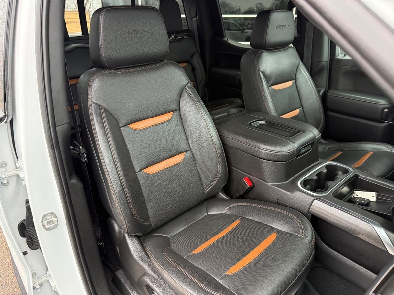 GMC Sierra 1500 Limited Vehicle Full-screen Gallery Image 11