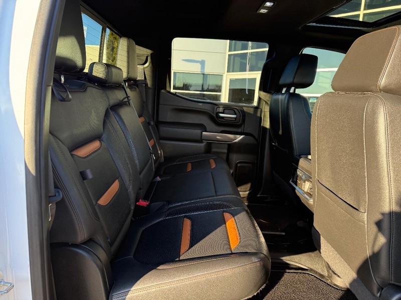 GMC Sierra 1500 Vehicle Full-screen Gallery Image 11