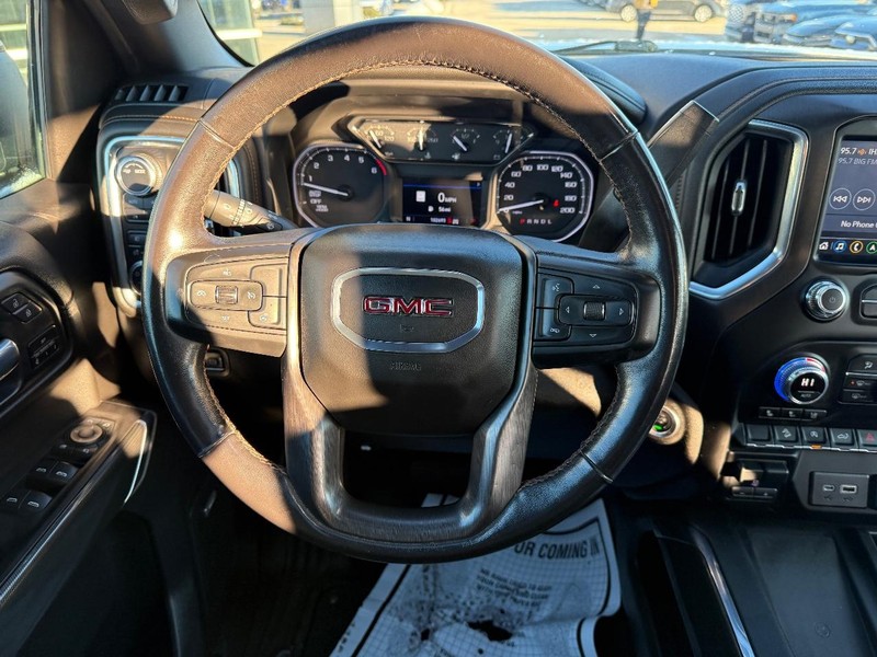 GMC Sierra 1500 Vehicle Full-screen Gallery Image 13