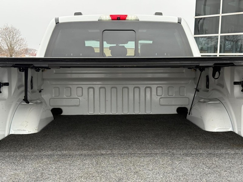 Ford F-150 Vehicle Full-screen Gallery Image 09