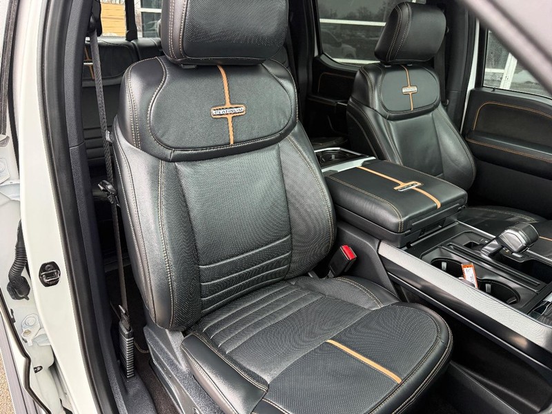 Ford F-150 Vehicle Full-screen Gallery Image 11