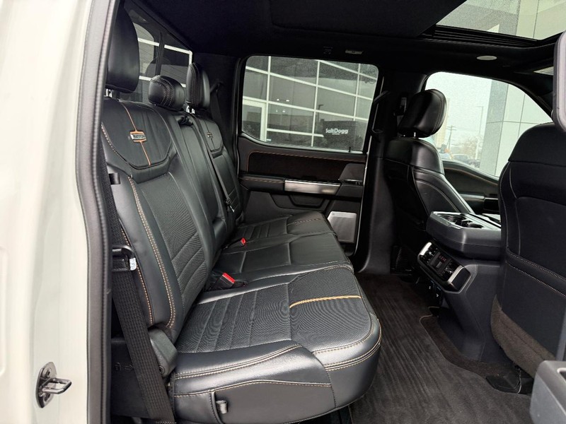 Ford F-150 Vehicle Full-screen Gallery Image 12