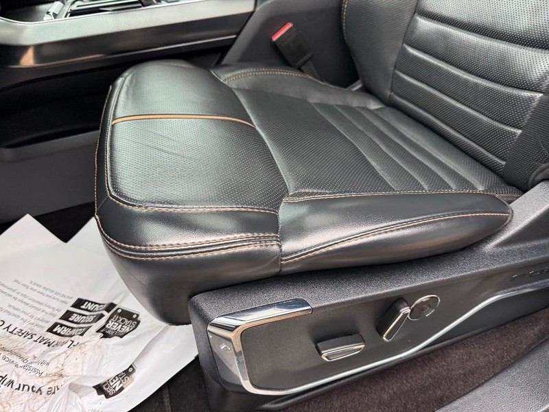 Ford F-150 Vehicle Full-screen Gallery Image 17