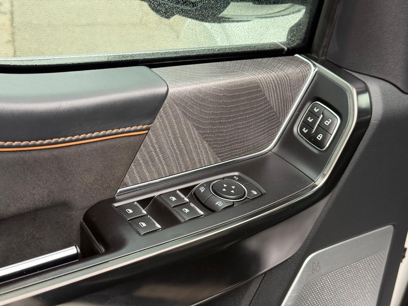 Ford F-150 Vehicle Full-screen Gallery Image 18