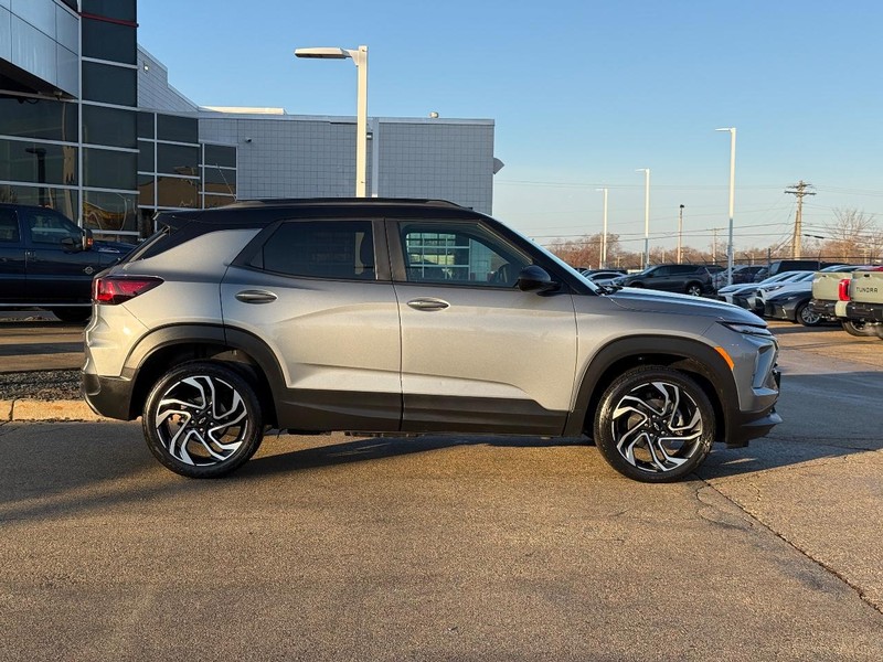 Chevrolet TrailBlazer Vehicle Full-screen Gallery Image 02