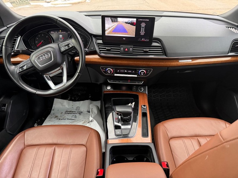 Audi Q5 Vehicle Full-screen Gallery Image 13