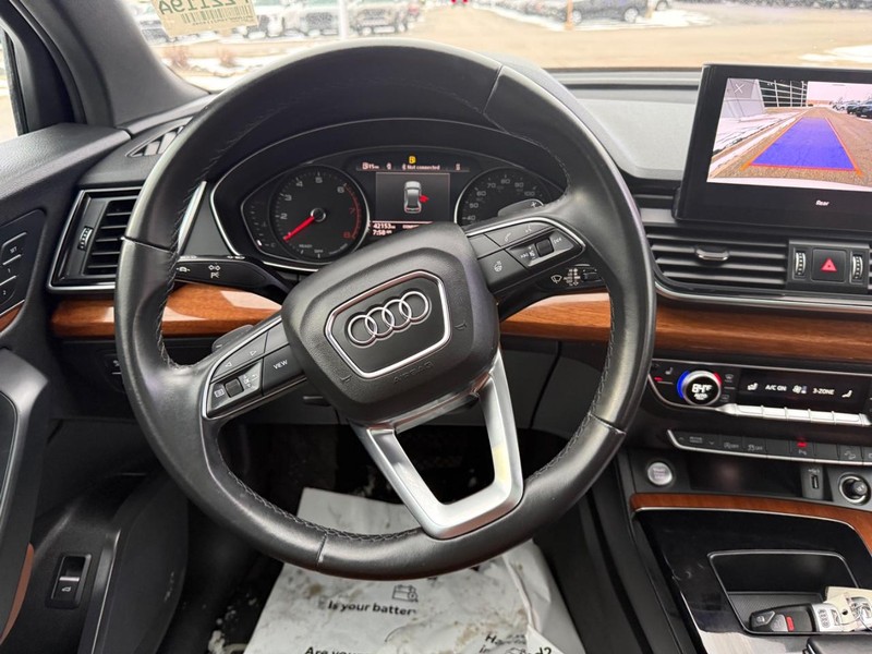 Audi Q5 Vehicle Full-screen Gallery Image 14