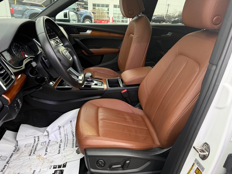 Audi Q5 Vehicle Full-screen Gallery Image 16