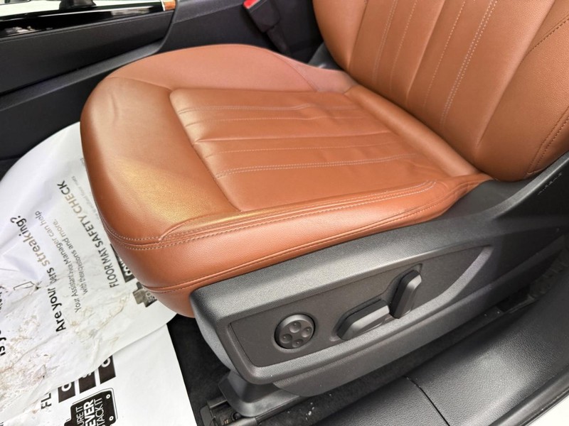 Audi Q5 Vehicle Full-screen Gallery Image 17