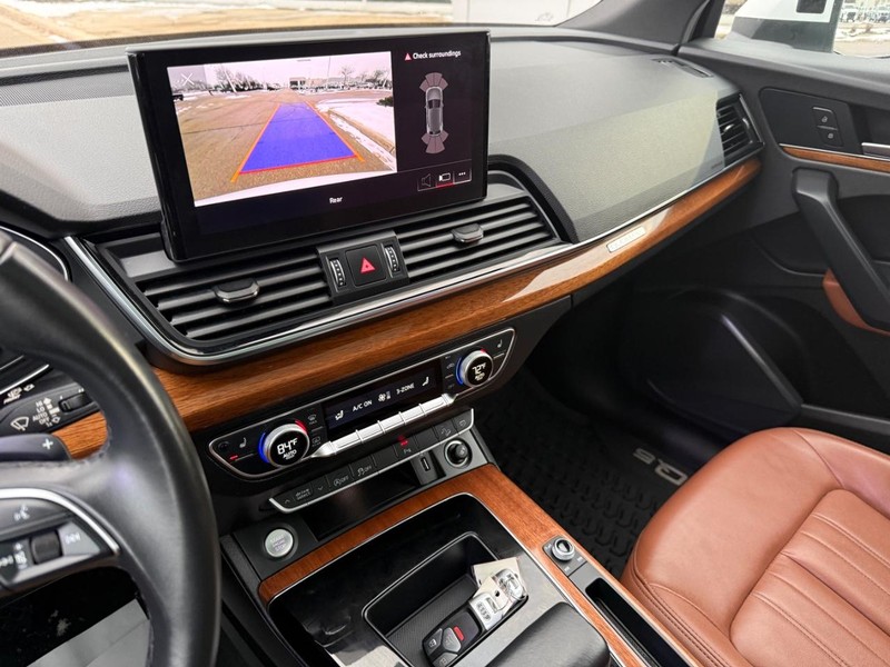 Audi Q5 Vehicle Full-screen Gallery Image 25