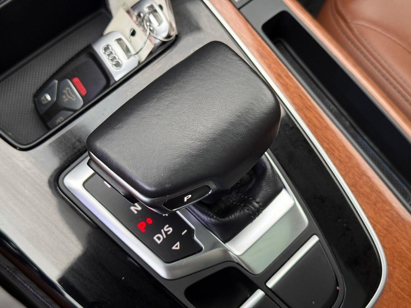 Audi Q5 Vehicle Full-screen Gallery Image 26