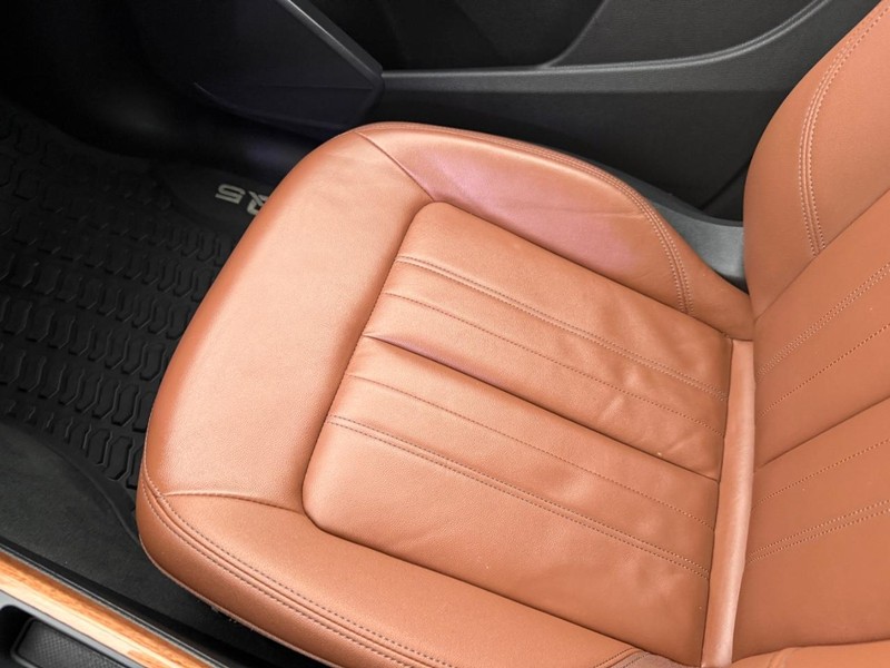 Audi Q5 Vehicle Full-screen Gallery Image 27