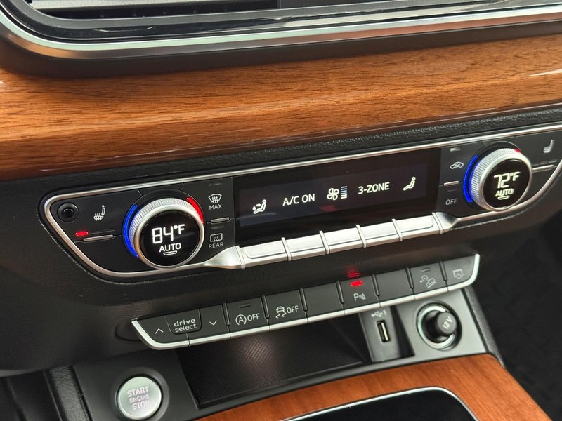 Audi Q5 Vehicle Full-screen Gallery Image 28