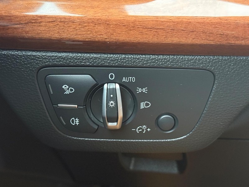 Audi Q5 Vehicle Full-screen Gallery Image 29