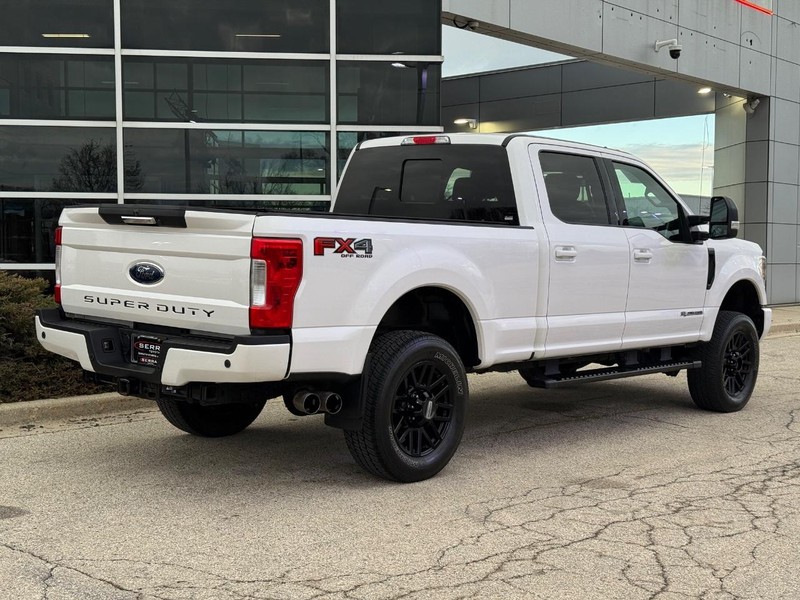 Ford Super Duty F-250 SRW Vehicle Full-screen Gallery Image 03