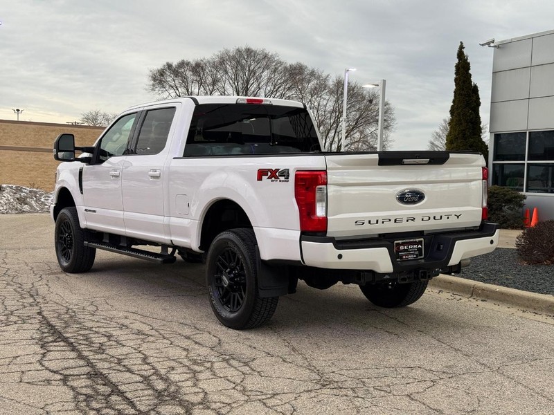 Ford Super Duty F-250 SRW Vehicle Full-screen Gallery Image 05