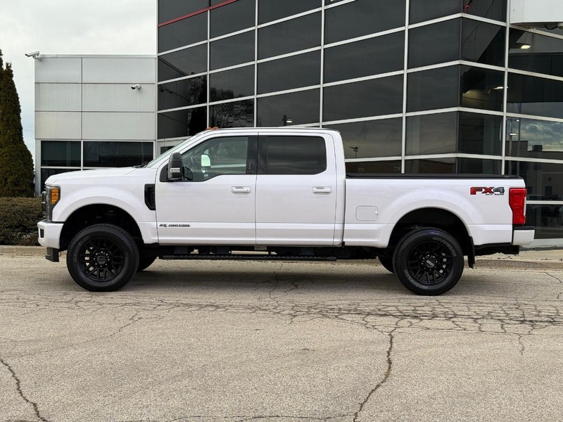 Ford Super Duty F-250 SRW Vehicle Full-screen Gallery Image 06