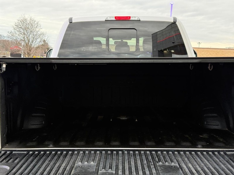 Ford Super Duty F-250 SRW Vehicle Full-screen Gallery Image 09