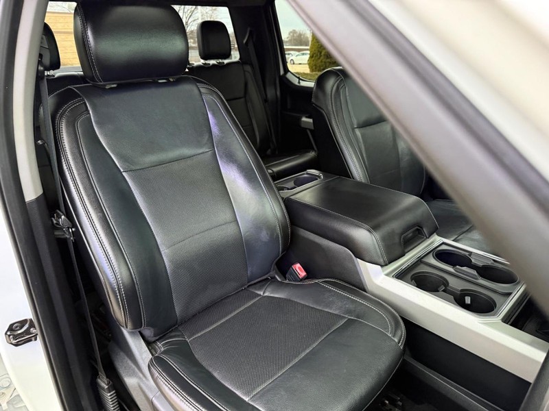 Ford Super Duty F-250 SRW Vehicle Full-screen Gallery Image 11