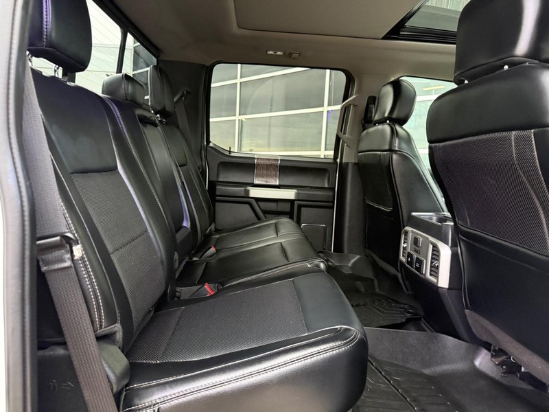 Ford Super Duty F-250 SRW Vehicle Full-screen Gallery Image 12