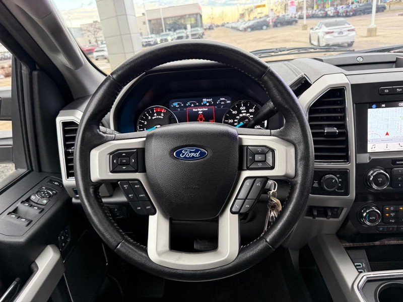 Ford Super Duty F-250 SRW Vehicle Full-screen Gallery Image 14