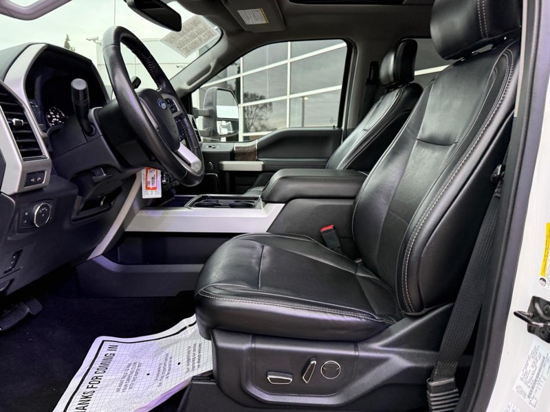 Ford Super Duty F-250 SRW Vehicle Full-screen Gallery Image 16