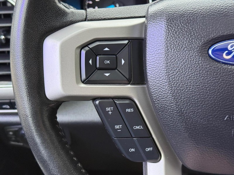 Ford Super Duty F-250 SRW Vehicle Full-screen Gallery Image 20