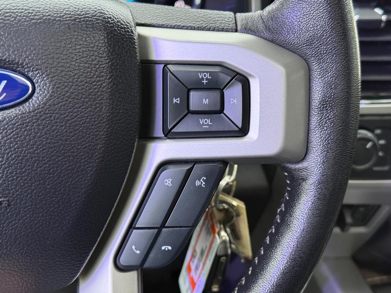 Ford Super Duty F-250 SRW Vehicle Full-screen Gallery Image 21