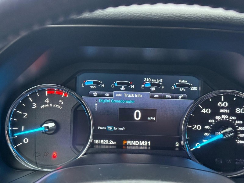 Ford Super Duty F-250 SRW Vehicle Full-screen Gallery Image 22