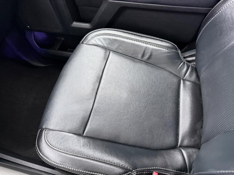 Ford Super Duty F-250 SRW Vehicle Full-screen Gallery Image 26