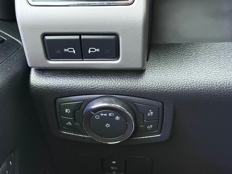 Ford Super Duty F-250 SRW Vehicle Full-screen Gallery Image 30