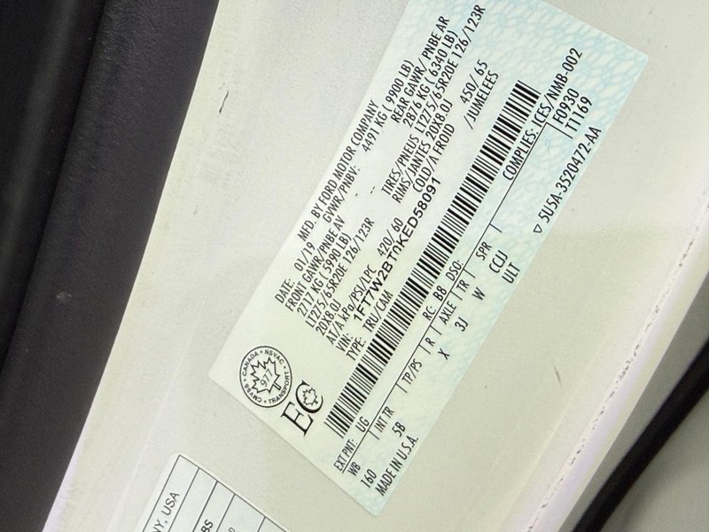 Ford Super Duty F-250 SRW Vehicle Full-screen Gallery Image 32