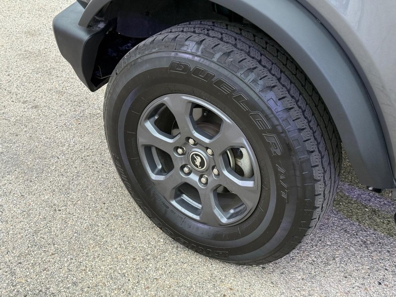 Ford Bronco Vehicle Full-screen Gallery Image 09