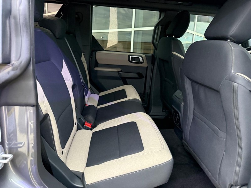 Ford Bronco Vehicle Full-screen Gallery Image 12