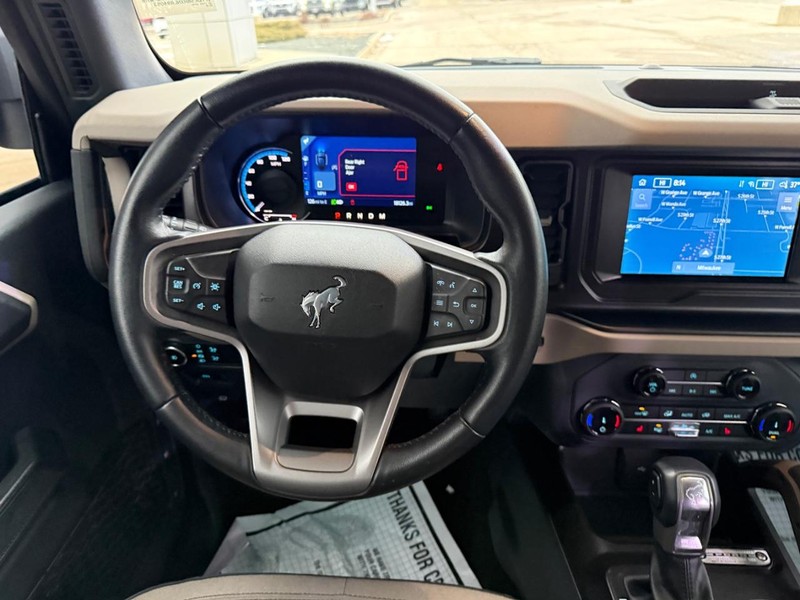 Ford Bronco Vehicle Full-screen Gallery Image 14