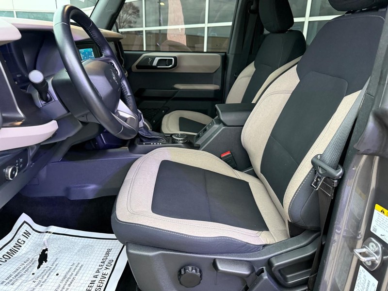 Ford Bronco Vehicle Full-screen Gallery Image 16