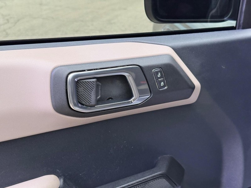 Ford Bronco Vehicle Full-screen Gallery Image 18