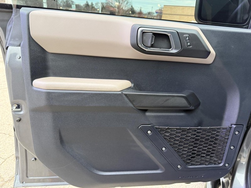 Ford Bronco Vehicle Full-screen Gallery Image 19