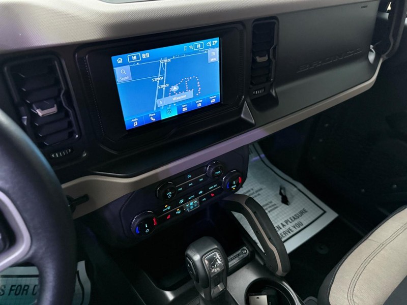 Ford Bronco Vehicle Full-screen Gallery Image 25