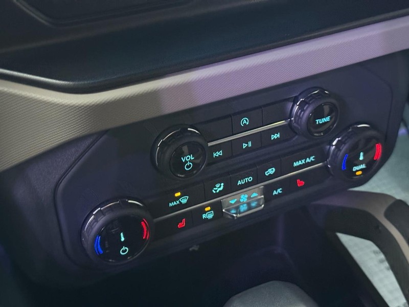 Ford Bronco Vehicle Full-screen Gallery Image 27