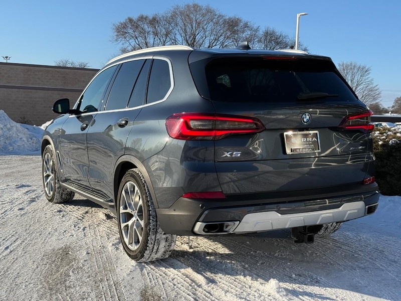 BMW X5 Vehicle Full-screen Gallery Image 05